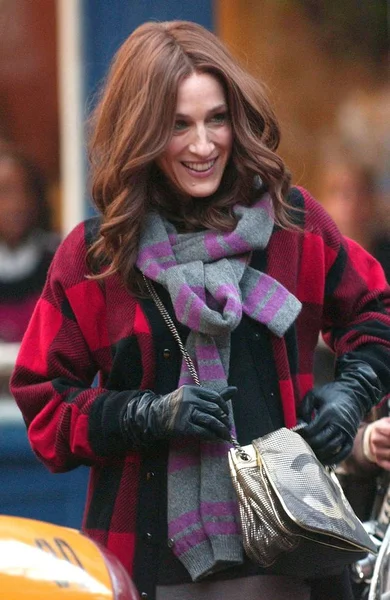 Sarah Jessica Parker Kezében Egy Chanel Táska Helyszínen Candids Filmezés Stock Fotó