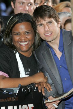 Dünya Savaşı 'nın ABD prömiyeri için gelenler Tom Cruise, Ziegfeld Tiyatrosu, New York, NY, Haziran 23, 2005. Fotoğraf: Gregorio Binuya/Everett Collection
