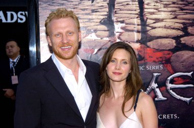Kevin McKidd, eşi Jane Roma Premiere, Wadsworth Theater, Los Angeles, CA, 24 Ağustos 2005 için gelenler. Fotoğraf: David Longendyke/Everett Collection