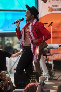 Roman Gianarthur Janelle Monae ile Nbc Today Show Konseri için sahnede, Rockefeller Plaza, New York, Ny Ağustos 14, 2015. Fotoğraf: Steven Ferdman / Everett Koleksiyonu
