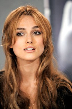 Keira Knightley Toronto Film Festivali'nde Pride & Prejudice Premiere için basın toplantısında, Sutton Place Hotel, Toronto, On, Eylül 11, 2005. Fotoğraf: Malcolm Taylor / Everett Koleksiyonu