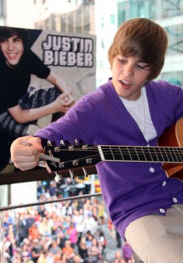 Justin Bieber Justin Bieber Konser ve İmza İmza için mağaza görünümünde, Nintendo World Store, New York, Ny Eylül 1, 2009 