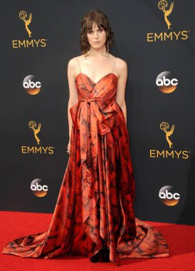 Hari NEF (bir Gucci elbisesi giyen) 68th yıllık Primetime Emmy Ödülleri 2016-gelenler 2, Microsoft Theater, Los Angeles, CA 18 Eylül 2016 için gelen gelen. Fotoğraf: Elizabeth Goodenough/Everett Collection