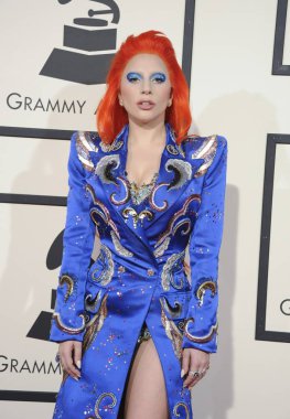 Lady Gaga (bir Marc Jacobs elbise giyiyor) 58 yıllık Grammy Ödülleri 2016 için gelenler-Grammy 1, Staples Merkezi, Los Angeles, CA 15 Şubat 2016. Fotoğraf: Charlie Williams/Everett Collection