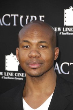 Leonard Roberts Kırık Premiere için gelenler, Westwood Mann's Village Tiyatrosu, Los Angeles, Ca, Nisan 11, 2007. Fotoğraf: Michael Germana / Everett Koleksiyonu