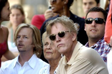 David Spade, Mary Anne Farley, Gary Busey, Adam Sandler Chris Farley için Hollywood Walk of Fame Star Töreni için basın toplantısında, Hollywood, Los Angeles, Ca, Ağustos 26, 2005. Fotoğraf: Michael Germana / Everett Koleksiyonu