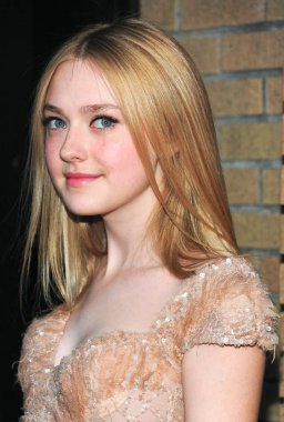 Dakota Fanning Runaways Premiere için gelenler, Landmark Sunshine Cinema, New York, Ny Mart 17, 2010. Fotoğraf: Gregorio T. Binuya / Everett Koleksiyonu