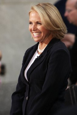 Katie Couric Trisha Yearwood ile Nbc Today Show Konser Serisi için sahnede, Rockefeller Center, New York, Ny, Eylül 02, 2005. Fotoğraf: Mat Szwajkos/Everett Collection