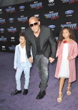 Vincent Sinclair, Vin Diesel, Hania Riley Sinclair Guardians Of The Galaxy Vol. 2 Prömiyeri, Hollywood ve Highland Center'da Dolby Tiyatrosu, Los Angeles, Ca Nisan 19, 2017 için gelenler. Fotoğraf: Elizabeth Goodenough / Everett Koleksiyonu