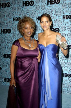 Alfre Woodard, Halle Berry HBO Post-Emmy Party, Pacific Tasarım Merkezi de Plaza, Los Angeles, CA, Pazar, Eylül 18, 2005 için gelenler. Fotoğraf: Michael Germana/Everett Collection