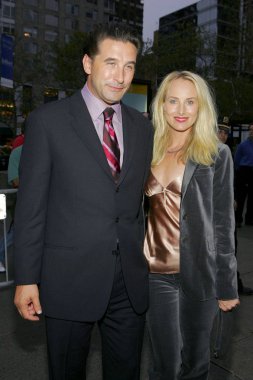 William Baldwin, Chynna Phillips Squid ve Whale New York Film Festivali prömiyeri, Alice Tully Hall, Lincoln Center, New York, NY, 26 Eylül 2005 için gelenler. Fotoğraf: Gregorio Binuya/Everett Collection