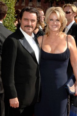 Ian McShane, 2005 için gelen eşi yaratıcı sanatlar Emmy Ödülleri, Shrine Auditorium, Los Angeles, CA, 11 Eylül 2005. Fotoğraf: David Longendyke/Everett Collection