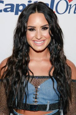 Z100 ' 's Jingle Ball 2017 için gelen gelen Demi Lovato sermaye bir, Madison Square Garden, New York, NY Aralık 8, 2017 tarafından sundu. Fotoğraf: Jason Mendez/Everett Collection