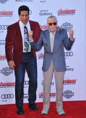 Stan Lee, Lou Ferrigno Avengers için gelenler: Ultron Premiere Yaş, Hollywood ve Highland Center'da Dolby Tiyatrosu, Los Angeles, Nisan 13, 2015. Fotoğraf: Dee Cercone /Everett Collection