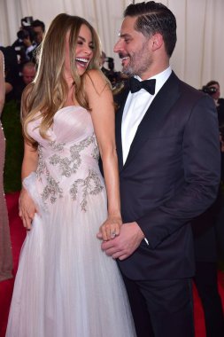 Sofia Vergara, Joe Manganiello için gelenler ''Çin: Looking Glass aracılığıyla'' Açılış Gecesi Met Gala - Bölüm 2, Metropolitan Sanat Müzesi Kostüm Enstitüsü, New York, Ny Mayıs 4, 2015. Fotoğraf: Gregorio T. Binuya / Everett Koleksiyonu