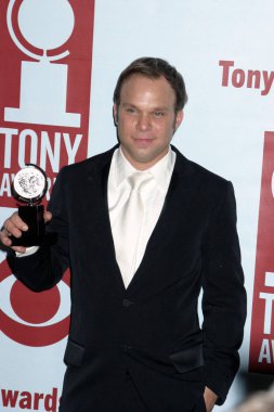 Norbert Leo Butz Amerikan Tiyatrosu Wings Antoinette Perry için basın odasında 2005 Tony Ödülleri, Gökkuşağı Odası, New York, Ny, Haziran 05, 2005. Fotoğraf: Rob Rich / Everett Koleksiyonu 