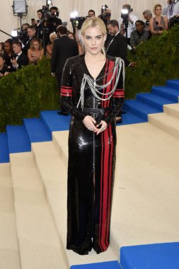 Riley Keough, Rei Kawakubo & Comme des Garcons Kostüm Enstitüsü Gala için gelen Louis Vuitton giyiyor - Arrivals 2, Metropolitan Museum of Art, New York, Ny Mayıs 1, 2017. Fotoğraf: Steven Ferdman / Everett Koleksiyonu
