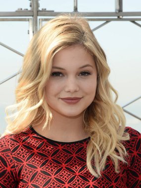 Olivia Holt, Empire State Building, Empire State Binası, New York, NY Mayıs 19, 2016 yeni single Phoenix teşvik Olivia Holt için bir kamu görünümünde. Fotoğraf: eli Winston/Everett Collection
