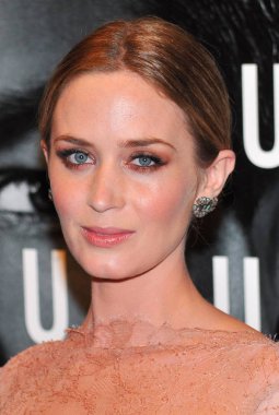 Emily Blunt Ayarlama Bürosu Premiere için gelenler, Ziegfeld Tiyatrosu, New York, NY Şubat 14, 2011. Fotoğraf: Gregorio T. Binuya / Everett Koleksiyonu