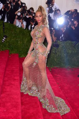 Beyonce (özel Givenchy Haute Couture giyiyor) 'China:Through The Looking Glass' Açılış Gecesi Met Gala - Bölüm 6, Metropolitan Museum of Art Kostüm Enstitüsü, New York, Ny Mayıs 4, 2015 için gelenler. Fotoğraf: Gregorio T. Binuya/Everett Collec