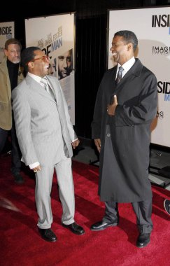 Spike Lee, Denzel Washington Inside Man Premiere için gelenler, Ziegfeld Tiyatrosu, New York, Ny, Mart 20, 2006. Fotoğraf: Gregorio Binuya /Everett Collection