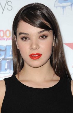 Hailee Steinfeld Z100 ' 's Jingle Ball 2015 kick off olay, Macy ' 's Herald Square, New York, NY Ekim 5, 2015 için katılım. Fotoğraf: Kristin Callahan/Everett Collection