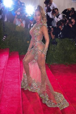 Beyonce (özel Givenchy Haute Couture giyiyor) 'China:Through The Looking Glass' Açılış Gecesi Met Gala - Bölüm 6, Metropolitan Museum of Art Kostüm Enstitüsü, New York, Ny Mayıs 4, 2015 için gelenler. Fotoğraf: Gregorio T. Binuya/Everett Collec