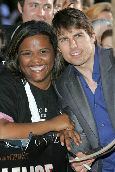 Dünya Savaşı 'nın ABD prömiyeri için gelenler Tom Cruise, Ziegfeld Tiyatrosu, New York, NY, Haziran 23, 2005. Fotoğraf: Gregorio Binuya/Everett Collection