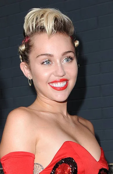 Miley Cyrus Beérkezések 2015 Amfar Inspiráció Gála Spring Studios New — Stock Fotó