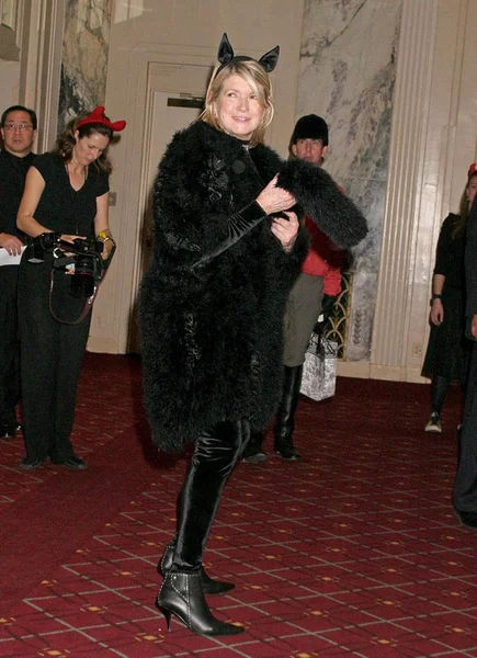 Martha Stewart New York Restorasyon Projesi için Bette Midler Hulaween Gala Benefit için gelenler, Waldorf-Astoria Hotel, New York, Ny, Ekim 31, 2006. Fotoğraf: Rob Rich / Everett Koleksiyonu