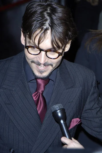 ジョニー デップは スウィーニー トッド ニューヨーク プレミア ジーグフェルト劇場 ニューヨーク ニューヨーク 2007年12月03日に到着しました — ストック写真