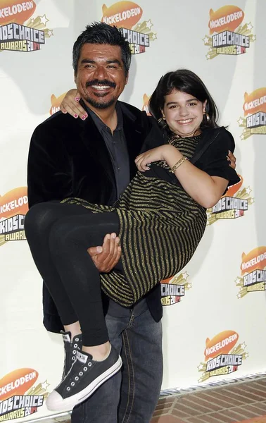 George Lopez Mayan Lopez Arrivals 2007 Nickelodeon Kids Choice Awards — Stock Photo, Image