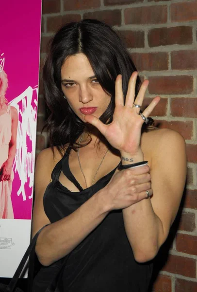 Asya Argento After-party the Heart Is Deceitful Above All Things Premiere, Hudson Bar at the Hudson, New York, Ny, Şubat 28, 2006. Fotoğraf: Gregorio Binuya /Everett Collection