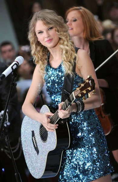 Taylor Swift Stage Nbc Today Show Concert Taylor Swift Rockefeller — Stock Photo, Image