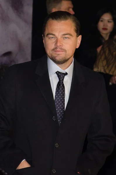 Leonardo Dicaprio Στις Αφίξεις Για Την Πρεμιέρα Του Λονδίνου Πλατεία — Φωτογραφία Αρχείου