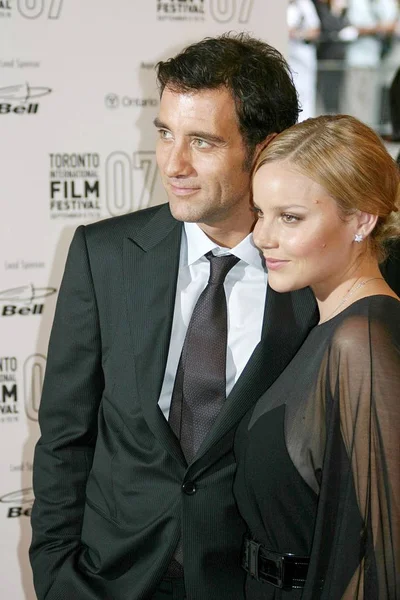 Clive Owen Abbie Cornish Arrivals Elizabeth Golden Age Gala Premiere — Fotografia de Stock