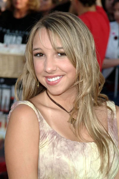 Dünyalar Prömiyeri Savaşı için gelenler Ashley Edner, Grauman Çin Tiyatrosu, Los Angeles, Ca, Haziran 27, 2005. Fotoğraf: Tony Gonzalez / Everett Koleksiyonu