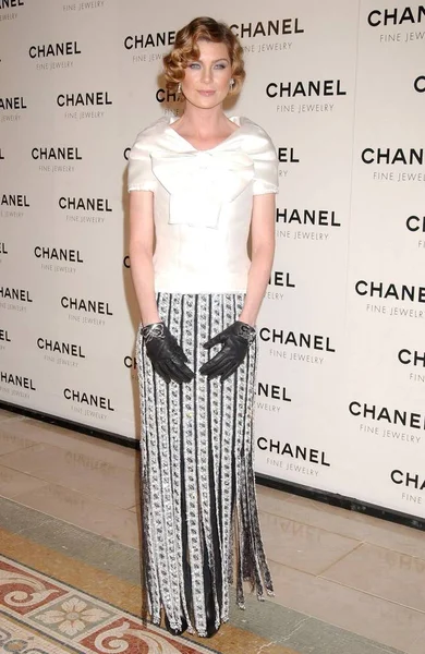 Ellen Pompeo Chanel Couture Giyen Chanel Güzel Mücevher Gecesi Elmas — Stok fotoğraf