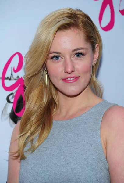 Taylor Louderman Przy Przyjazdów Gigi Musical Noc Otwarcia Revival Broadwayu — Zdjęcie stockowe