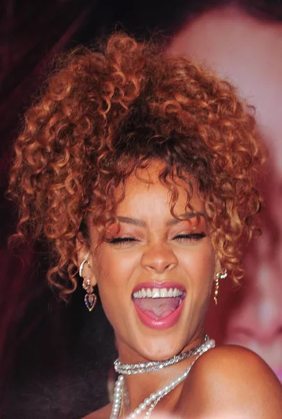 Rihanna Tienda Para Rihanna Lanza Nueva Fragancia Riri Macy Downtown —  Fotos de Stock