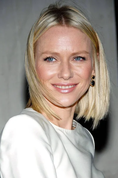 Naomi Watts Anwesend Bei Tommy Hildiger Fifth Avenue Global Flagship — Stockfoto