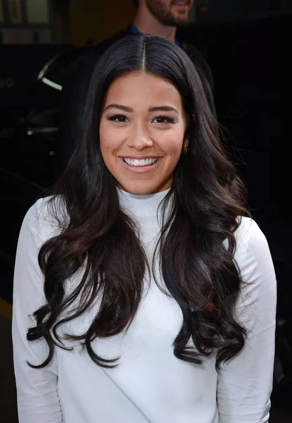 Gina Rodriguez Out Celebrity Candids Wed New York Octobre 2015 — Photo