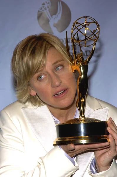 Ellen Degeneres Lauréate Prix Meilleur Animateur Talk Show Pose Dans — Photo