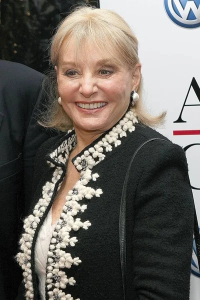 Barbara Walters Las Llegadas Para Estreno American Gangster Beneficio Boys — Foto de Stock