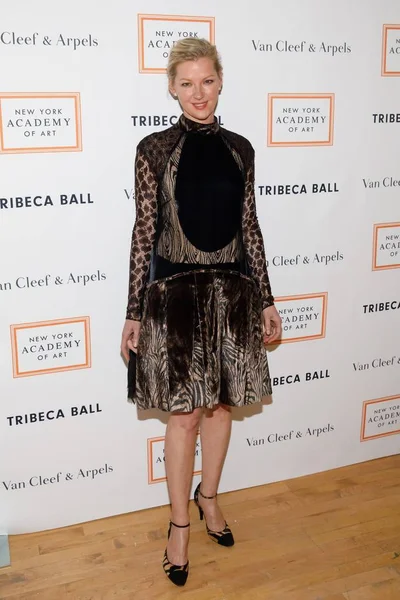 Gretchen Mol (Sophie Theallet elbise giyiyor) Van Cleef & Arpels tarafından sunulan New York Sanat Akademisi Tribeca Ball için gelenler, New York Sanat Akademisi, 111 Franklin Street, New York, Nisan 3, 2017. Fotoğraf: Jason Smith / Everett Koleksiyonu