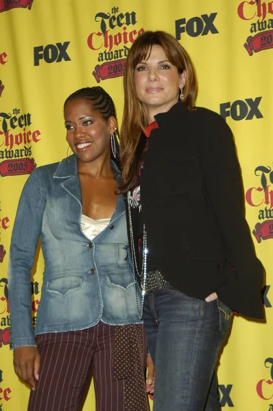 Regina King Sandra Bullock Press Room 2005 Teen Choice Awards — Foto de Stock