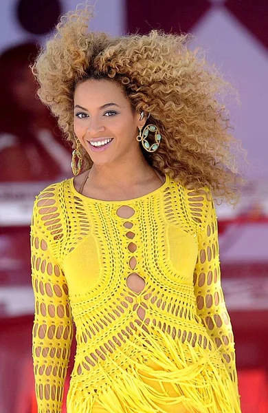 Beyonce Knowles Wearing Julien Macdonald Dress Stage Good Morning America — Stock Photo, Image