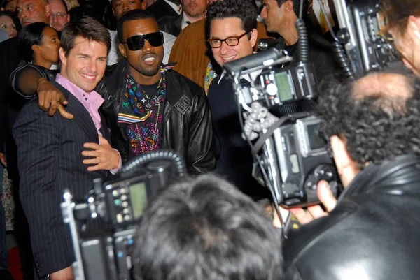 Tom Cruise Kanye West Portant Une Écharpe Louis Vuitton Aux — Photo