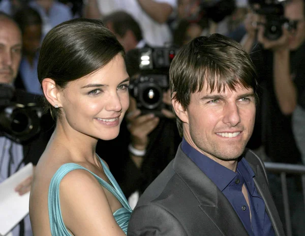 Katie Holmes Tom Cruise Las Llegadas Estreno War Worlds Ziegfeld — Foto de Stock