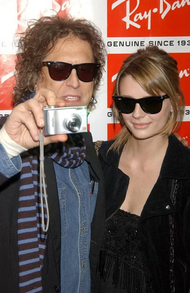 Las Llegadas Para Ray Ban Wayfarer Sunglasses Photography Exhibition Opening — Foto de Stock